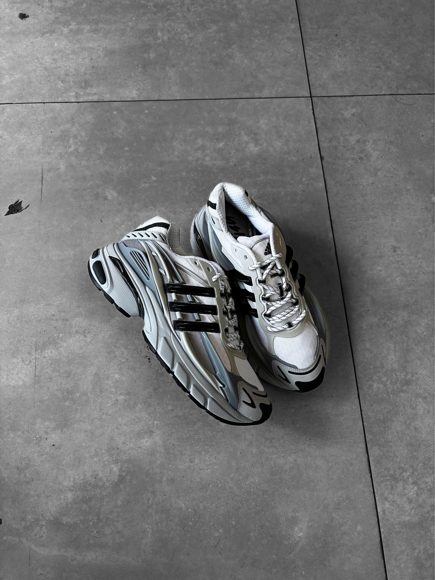 Adidas x Pharrell Williams Adistar Jellyfish sneakers